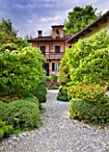 GARDEN OF PAOLO PEJRONE  ITALY: VIEW OF THE FRONT COURTYARD WITH COBBLES  ROSA SANGUINEA AND QUINCE