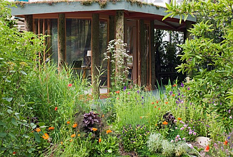 CHELSEA_2011__SKYSHADES_GARDEN_DESIGNED_BY_MARNEY_HALL__HOME_STUDIO__HOME_OFFICE