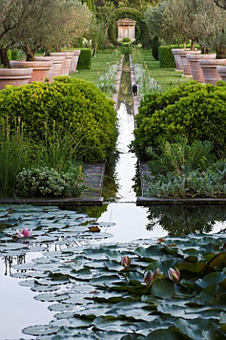 LES_CONFINES__PROVENCE__FRANCE__DESIGNER_DOMINIQUE_LAFOURCADE__THE_MAIN_VISTA_FROM_THE_LILY_POND_DOW