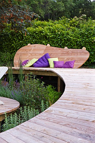 DECKING_PROJECT__DESIGNER_CLARE_MATTHEWS__DECK_WITH_WALKWAY__DECK_CHAIRS_AND_CUSHIONS