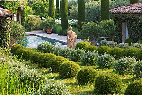 DESIGNER_MICHEL_SEMINI__PROVENCE__FRANCE_MAS_THEO__THE_SWIMMING_POOL_GARDEN_WITH_STATUE_OF_NEPTUNE_A