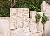 DESIGNER DOMINIQUE LAFOURCADE  PROVENCE  FRANCE: WALL MADE OF ELEGANT STONE SLABS FROM THE LIMESTONE QUARRIES AT LES BAUX
