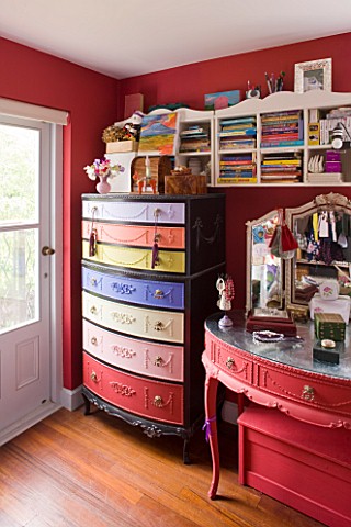 CHANTAL_COADY_HOUSE__LONDON_BEDROOM_OF_DAUGHTER_MILLIE__12__CHEST_OF_DRAWERS_THAT_BELONGED_TO_JAMES_