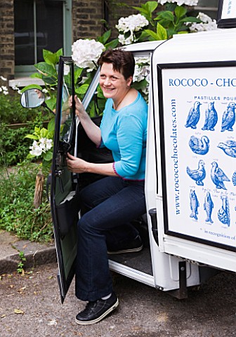 CHANTAL_COADY_HOUSE__LONDON_CHANTAL_GETTING_INTO_THE_ROCOCO_CHOCOALTE_DELIVERY_VAN_OUTSIDE_HER_HOUSE
