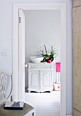 DESIGNER JACKY HOBBS  LONDON - WHITE BEDROOM AT CHRISTMAS WITH VIEW TO BATHROOM BEYOND