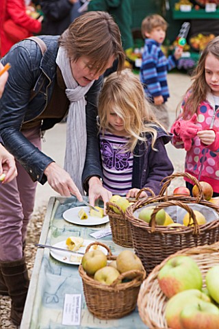 APPLE_TASTING__WATERPERRY_APPLE_DAY_EVENT__WATERPERRY_GARDENS__OXFORDSHIRE