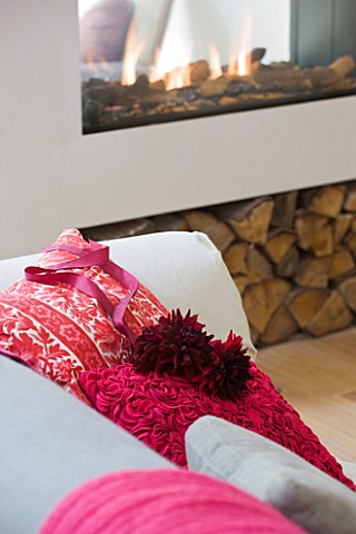 JACKY_HOBBS_HOUSE__LONDON_RICH_AUTUMN_FURNISHINGS_COMPLEMENTED_WITH_DARK_RED_DAHLIA_BLACK_WIZARD