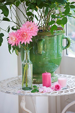 JACKY_HOBBS_HOUSE__LONDON_VINTAGE_FRENCH_BOTTLE_VASE_OF_PINK_DAHLIA_GAY_PRINCESS_WITH_PINK_CANDLES_A