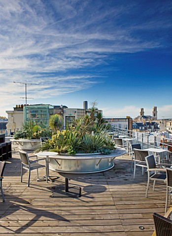 ROOF_GARDEN_AT_THE_HOLIDAY_INN__RUE_DANTON__PARIS_DESIGNERS_ERIC_OSSART_AND_ARNAUD_MAURIERES