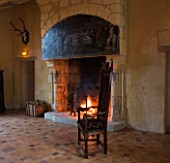 CHATEAU DU RIVAU  LOIRE VALLEY  FRANCE: DINING ROOM IN THE CHATEAU WITH FIREPLACE