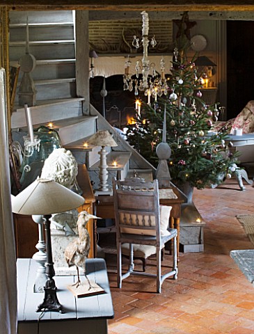 ROQUELIN__LOIRE_VALLEY__FRANCE_VIEW_FROM_DINING_ROOM_TO_SITTING_ROOM_WITH_CHRISTMAS_TREE_AT_THE_FOOT