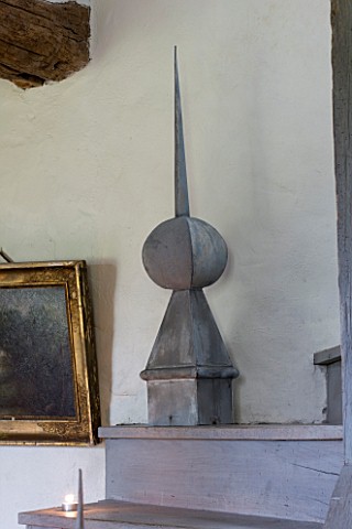 ROQUELIN__LOIRE_VALLEY__FRANCE_ZINC_OUTDOOR_DECORATIVE_OBELISK_ON_STAIRCASE