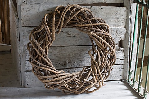 ROQUELIN__LOIRE_VALLEY__FRANCE_UPPER_HALL_A_LARGE_TWIG_WREATH_MAKES_A_LOW_KEY___NATURAL_SEASONAL_DEC