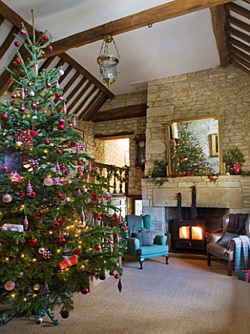 FULBROOK_HOUSE_GALLERIED_MAIN_HALL_WITH_COTSWOLD_STONE_FIREPLACE__LOG_BURNING_STOVE__MIRROR_AND_LEAT