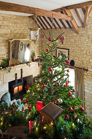 FULBROOK_HOUSE_GALLERIED_MAIN_HALL_WITH_COTSWOLD_STONE_FIREPLACE__LOG_BURNING_STOVE__MIRROR_AND_LEAT