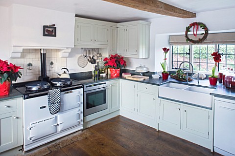 FULBROOK_HOUSE_KITCHEN_BEAMED_CEILING__NATURAL_WOOD_FLOORS__AGA_AND_BUTLERS_SINK_WITH_SEASONAL_RED_P