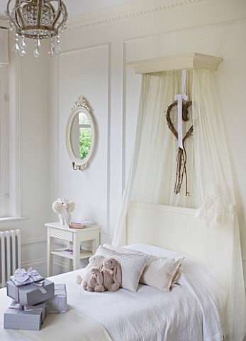 WHITE_HOUSE_GIRLS_BEDROOM_WITH_WHITE_WALL_PANELLING__OVAL_WALL_MIRRORS__CROWN_STYLE_LIGHT__SWEDISH_S