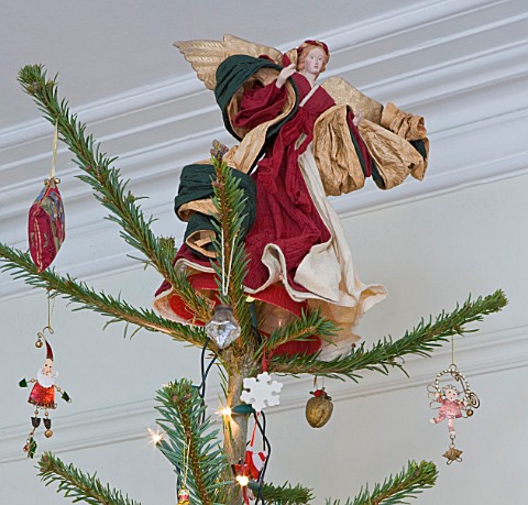 SARAH_BAKERS_HOUSE__THE_OLD_VICARAGE__SOMERSET_CLASSICAL__ANGEL_CHRISTMAS_TREE_TOPPER