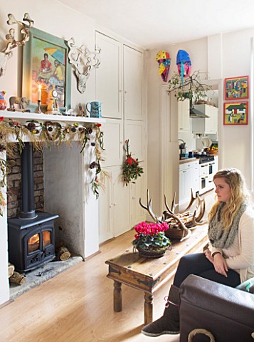 SARAH_BAKERS_HOUSE__THE_OLD_VICARAGE_SARAH_BAKERS_DAUGHTER_SITS_IN_THE_FAMILY_ROOM_WITH_LOG_FIRE