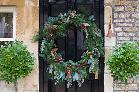 SARAH_BAKERS_HOUSE__THE_OLD_VICARAGE_BACK_DOOR_GIANT_FAUX_GARLAND_WREATH_SET_WITH_PINECONES_AND_BERR