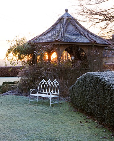 THE_MANOR_HOUSE__STEVINGTON__BEDFORDSHIRE_DESIGNER_KATHY_BROWN__THE_GAZEBO__AT_DAWN_IN_WINTER
