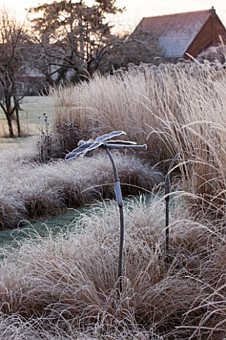 THE_MANOR_HOUSE__STEVINGTON__BEDFORDSHIRE_DESIGNER_KATHY_BROWN__THE_MONET_BORDERS_AT_DAWN_IN_WINTER_