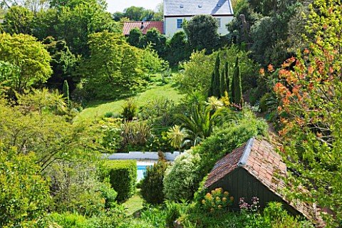 MILLE_FLEURS__GUERNSEY_VIEW_OF_THE_GARDEN_FROM_THE_HOUSE_ACROSS_THE_SWIMMING_POOL