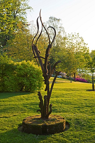 DUDMASTON_ESTATE__SHROPSHIRE_THE_NATIONAL_TRUST_MAY_2012__METAL_SCULPTURE_WITH_VIEW_TOWARDS_THE_LAKE