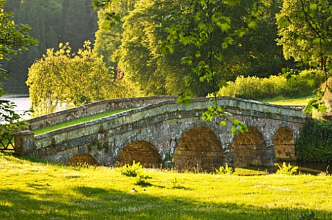 STOURHEAD_LANDSCAPE_GARDEN__WILTSHIRE_THE_NATIONAL_TRUST_MAY_2012__EVENING_LIGHT_ON_THE_PALLADIAN_BR