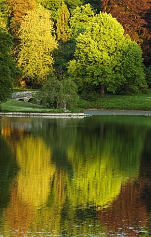 STOURHEAD_LANDSCAPE_GARDEN__WILTSHIRE_THE_NATIONAL_TRUST_MAY_2012__SUNSET_VIEW_ACROSS_LAKE_WITH_REFL