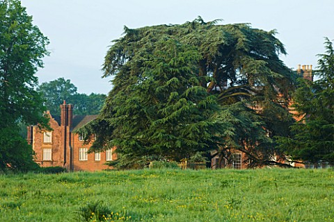 DUDMASTON_ESTATE__SHROPSHIRE_THE_NATIONAL_TRUST_MAY_2012__VIEW_AT_DAWN_TO_THE_HOUSE_ACROSS_PARKLAND_