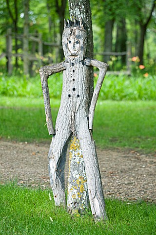 CHATEAU_DU_RIVAU__LOIRE_VALLEY__FRANCE_WOODEN_FIGURE_BY_TREE_IN_WOODLAND
