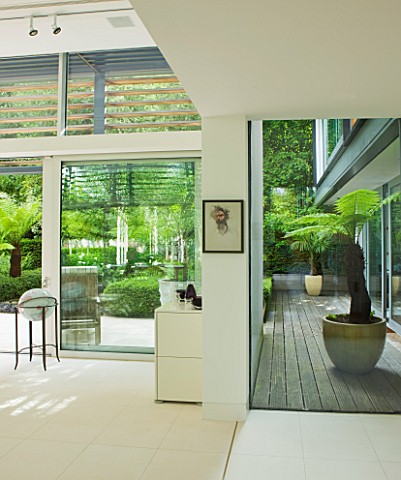 THE_GLASS_HOUSE__PETERSHAM_ARCHITECTS_TERRY_FARRELL_PARTNERS_GARDEN_DESIGN_BY_SALLIS_CHANDLER_VIEW_O