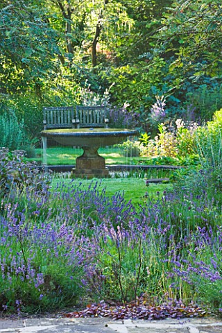 OLD_THATCH__BERKSHIRE_THE_LAVENDER_TERRACE_WITH_FOUNTAIN_BEHIND