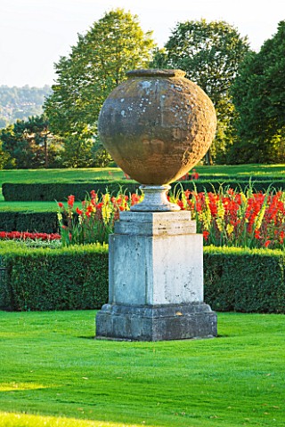 THE_NATIONAL_TRUST_CLIVEDEN__BUCKINGHAMSHIRE_THE_PARTERRE_IN_EVENING_LIGHT_WITH_LARGE_STONE_URN___YE