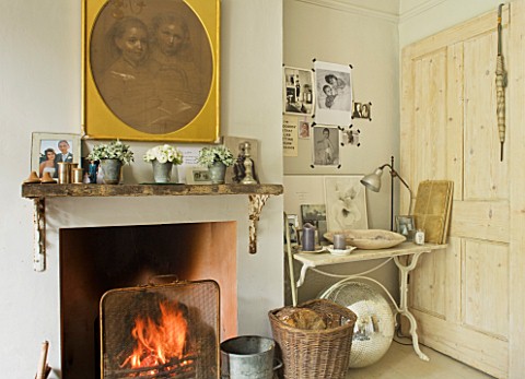 TWIG_HUTCHINSON_HOUSE__LONDON_LIVING_ROOM_WITH_FIRE_AND_FIREPLACE