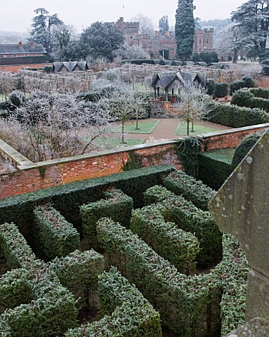 HAMPTON_COURT_CASTLE_AND_GARDENS__HEREFORDSHIRE_VIEW_FROM_THE_GOTHIC_TOWER_ACROSS_THE_YEW_MAZE_TO_TH