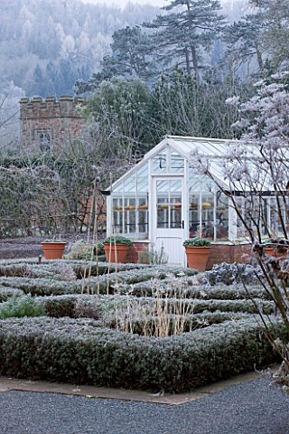 HAMPTON_COURT_CASTLE_AND_GARDENS__HEREFORDSHIRE_THE_ORGANIC_KITCHEN_VEGETABLE_GARDEN__GREENHOUSE_WIT