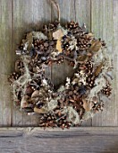 THE GARDEN AND PLANT COMPANY  HATHEROP  GLOUCESTERSHIRE: NATURAL WOODLAND TWIG WREATH WITH PINECONES  DRIED LEAVES  LICHEN
