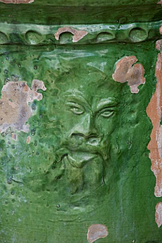 LA_CASELLA_FRANCE_DETAIL_OF_GREEN_GLAZED_CONTAINER_POT