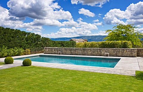 GARDEN_IN_LUBERON__FRANCE__DESIGNED_BY_MICHEL_SEMINI_LAWN_AND_PATH_TO_SWIMMING_POOL_WITH_LUBERON_HIL