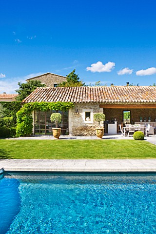 GARDEN_IN_LUBERON__FRANCE__DESIGNED_BY_MICHEL_SEMINI_VIEW_ACROSS_SWIMMING_POOL_TO_THE_LAWN_AND_POOL_