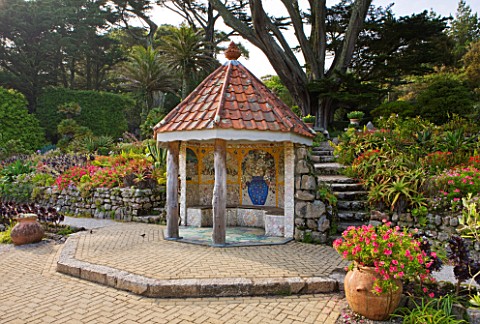 TRESCO_ABBEY_GARDEN__TRESCO___ISLES_OF_SCILLY_THE_SHELL_HOUSE_IN_THE_MEDITTERANEAN_GARDEN_WITH_SHELL