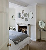 RICHARD CARNILL HOUSE  NOTTINGHAMSHIRE: DOUBLE GUEST BEDROOM: RICHARDS COLLECTION OF ANTIQUE WALL MIRRORS. MIRROR TABLE BY NICOLE FARHI HOME  WHITE BED LINEN FROM JOHN LEWIS