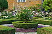BROUGHTON CASTLE, OXFORDSHIRE: FLEUR-DE-LYS PATTERN OF BOX HEDGES IN LADIES GARDEN WITH HONEYSUCKLE AT CENTRE - HEDGING, ROSES, ROMANTIC, ENGLISH, CLASSIC, SUMMER, FOCAL POINT