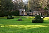 COLESBOURNE PARK  GLOUCESTERSHIRE: LAWN AND TOPIARY