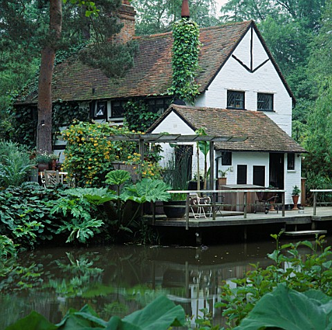 BLACK_AND_WHITE_COTTAGE_SEEN_FROM_THE_LAKE_HANNAH_PESCHAR_GALLERY_GARDEN__SURREY