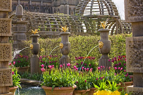 ARUNDEL_CASTLE_GARDENS__WEST_SUSSEX_THE_COLLECTOR_EARLS_GARDEN_THE_RILL_WITH_FOUNTAINS_AND_CONTAINER