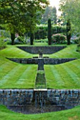 POULTON HOUSE GARDEN, WILTSHIRE: LAWN WITH A DESCENDING FLIGHT OF RILLS LIKE SHUTE HOUSE IN DORSET - COUNTRY GARDEN, GREEN, CLASSIC, WATER, WATER GARDEN