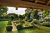 WOOLSTONE MILL HOUSE, OXFORDSHIRE: VIEW FROM SUMMERHOUSE TO FORMAL PARTERRE BESIDE HOUSE WITH BOX BALLS. TOPIARY, STRUCTURE, FORM, SHAPE. GARDEN.